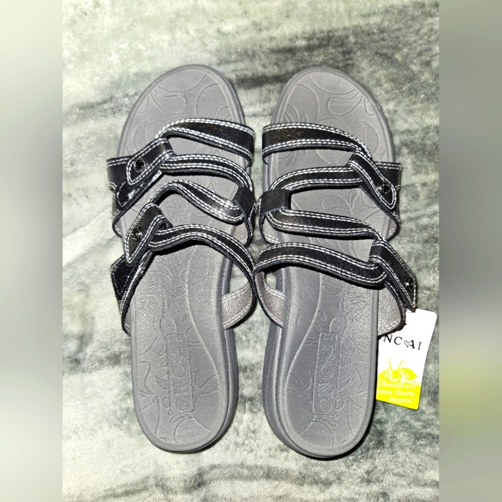 💛 Pewter 9.5 Sandals NWT